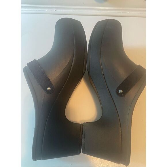 CROCs Clogs  - Picture 4 of 6